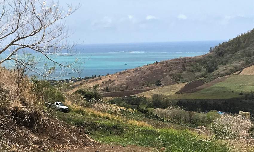 4 Soeurs: superb and untouched - price reduced to Rs 790,000 / Arpent on Aster Vender