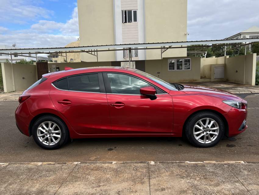 Mazda 3 Hatchback - 2 - Compact cars  on Aster Vender