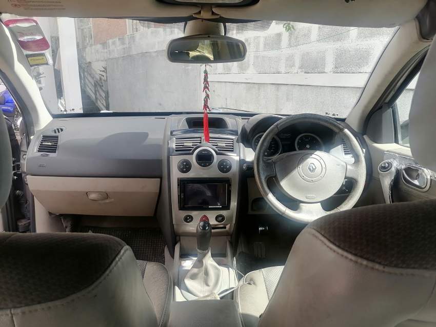 Renault Megane year 04  - 1 - Family Cars  on Aster Vender