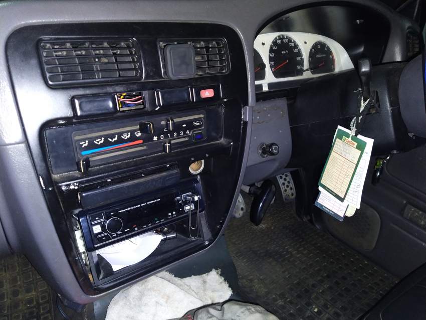 Nissan Hardbody D22 on Aster Vender