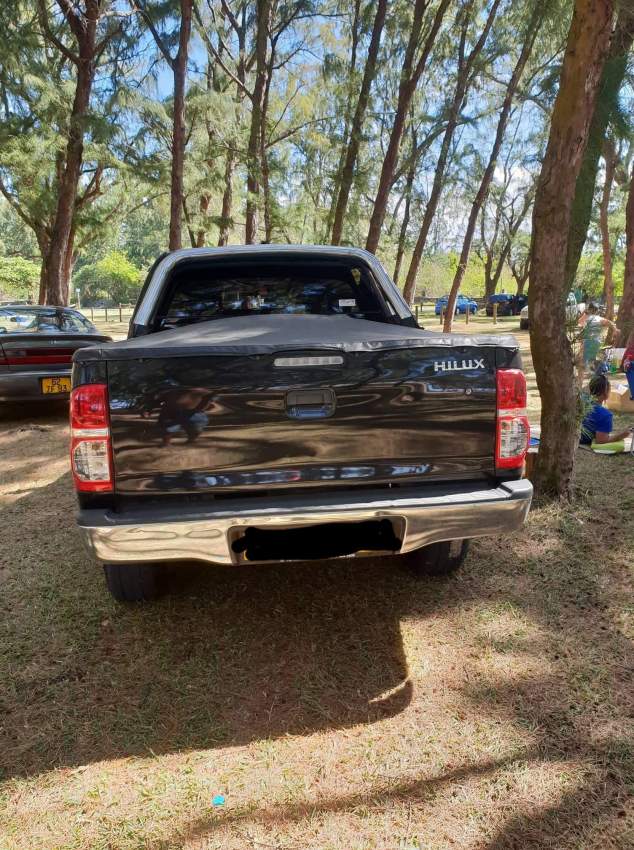 Toyota Hilux Dec 12   2 x 4  - 2 - Pickup trucks (4x4 & 4x2)  on Aster Vender