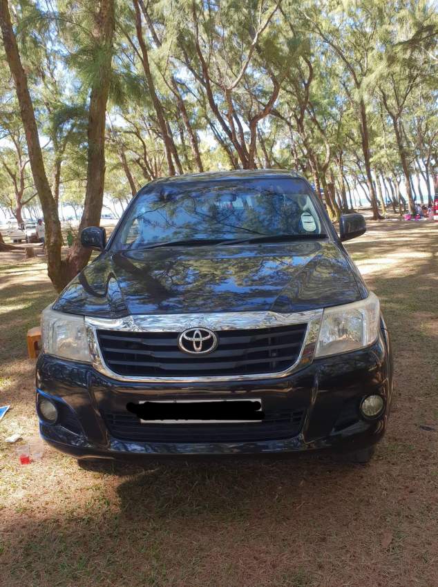 Toyota Hilux Dec 12   2 x 4  - 3 - Pickup trucks (4x4 & 4x2)  on Aster Vender