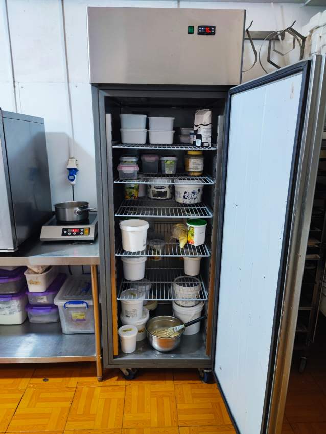 Réfrigérateurs  et freezers  700 litres professionnels  - Others on Aster Vender