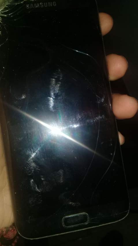 Samsung galaxy s7 edge with broken screen - 1 - Samsung Phones  on Aster Vender