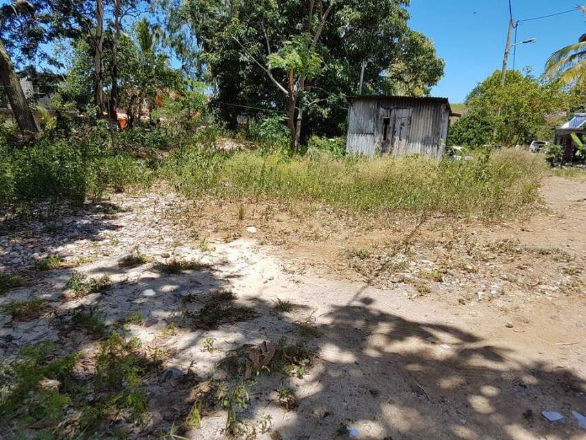 4 residential lots for sale in Nehru Nagar,Flacq - 2 - Land  on Aster Vender