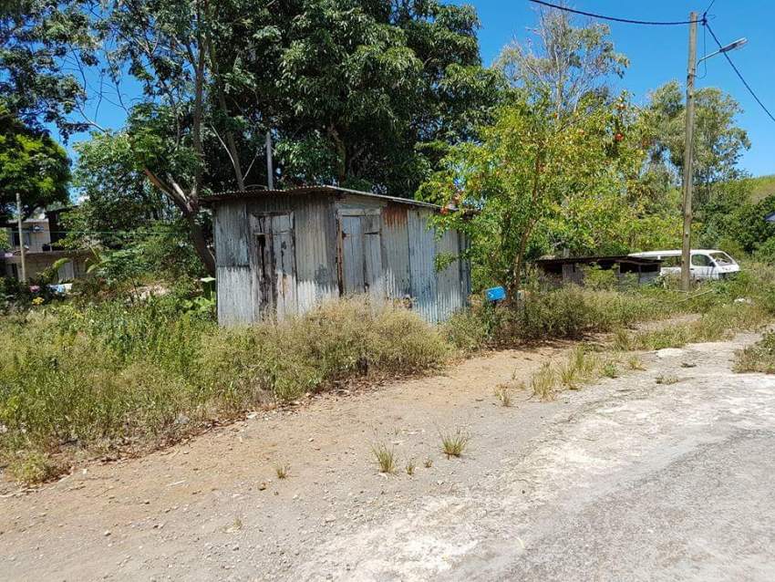 4 residential lots for sale in Nehru Nagar,Flacq - 3 - Land  on Aster Vender