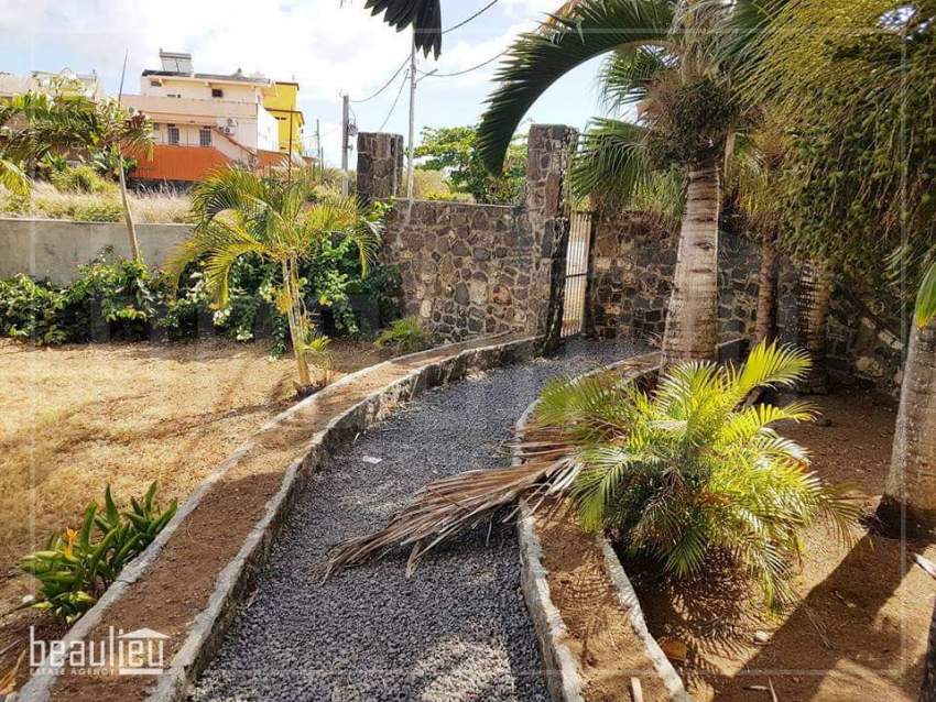 Unfurnished house for long term RENT in Calodyne, Grand Gaube. - 4 - House  on Aster Vender