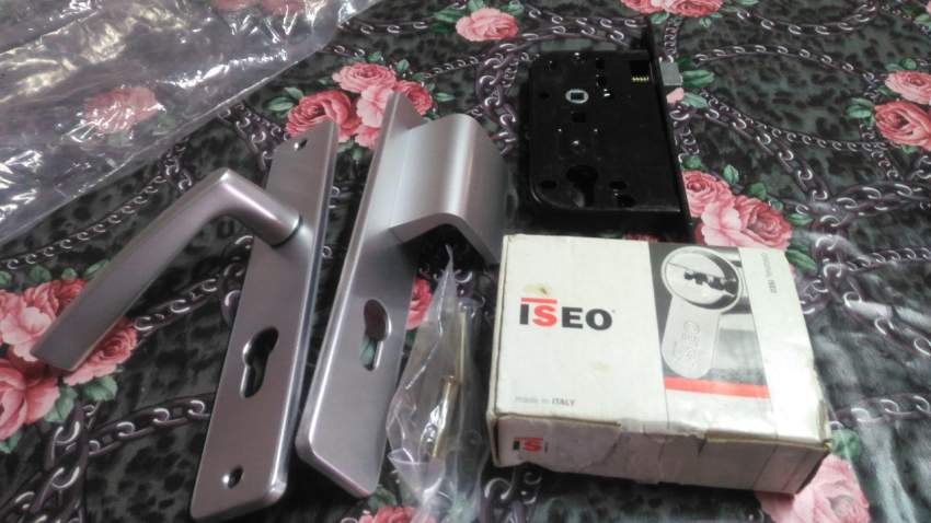 poigner pour porte  - 0 - Others  on Aster Vender