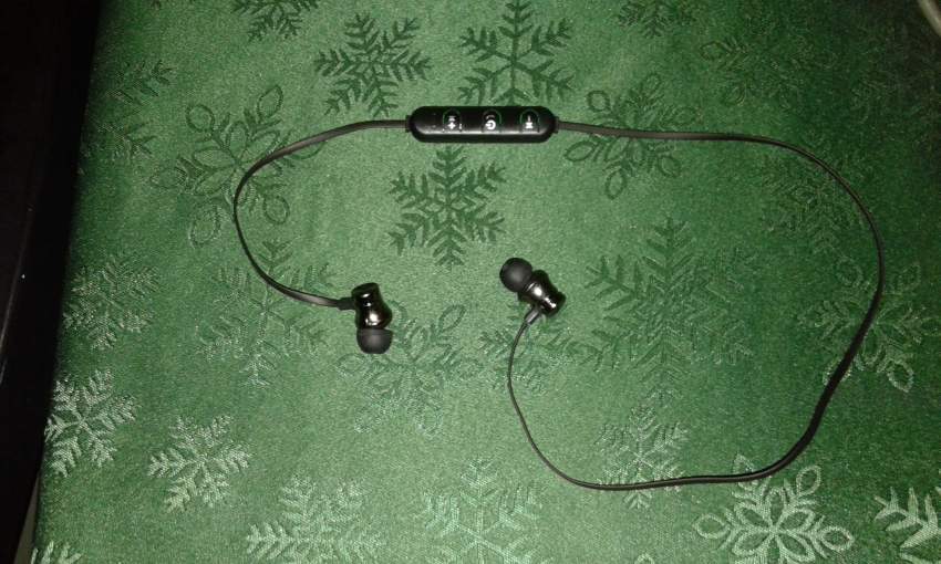 Bluetooth earphone - 1 - Other phone accessories  on Aster Vender