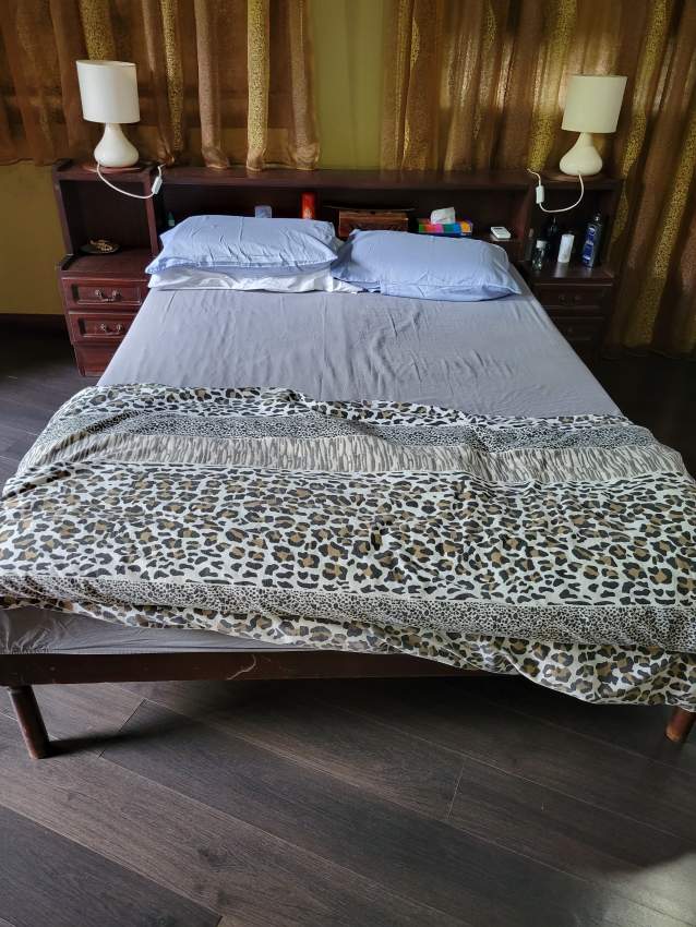 Lit double en bois  - 1 - Bedroom Furnitures  on Aster Vender