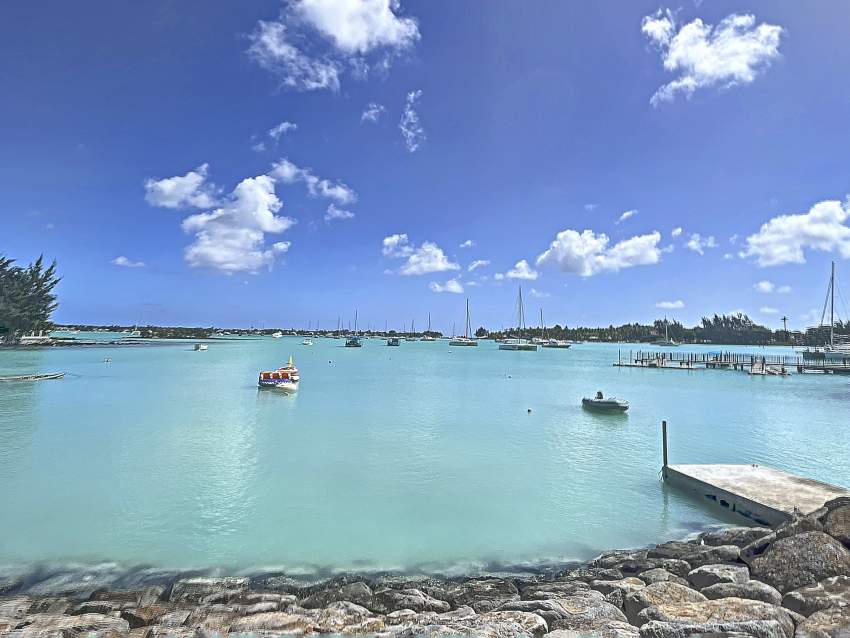 (Ref. MA7-661) Hôtel vue mer en plein centre de Grand Baie - 2 - Villas  on Aster Vender