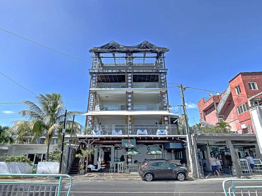 (Ref. MA7-661) Hôtel vue mer en plein centre de Grand Baie - 3 - Villas  on Aster Vender