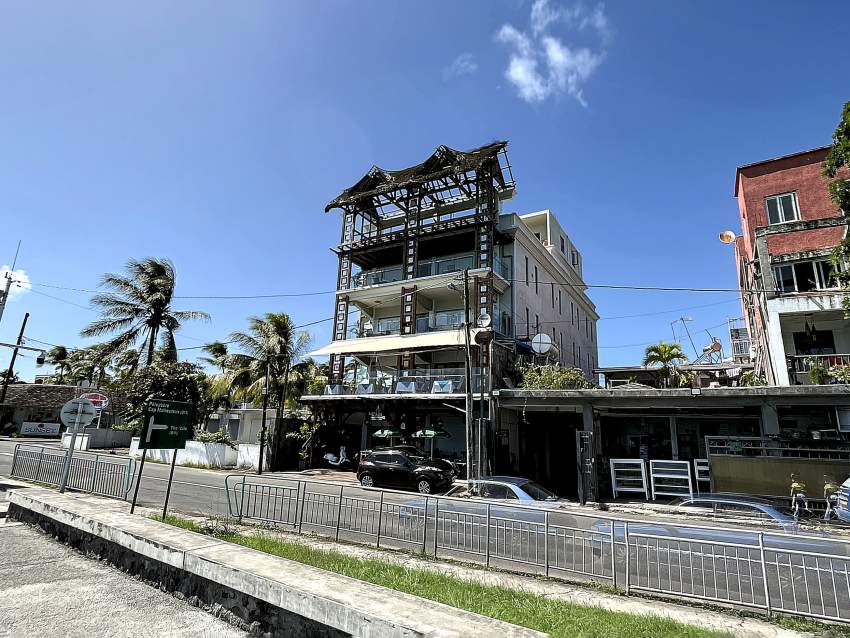 (Ref. MA7-661) Hôtel vue mer en plein centre de Grand Baie on Aster Vender