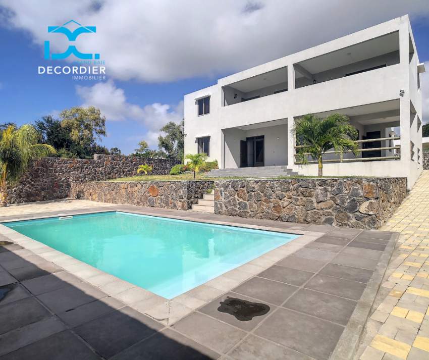 (Ref. MA7-684) Grande maison moderne avec piscine et jardin - 1 - House  on Aster Vender