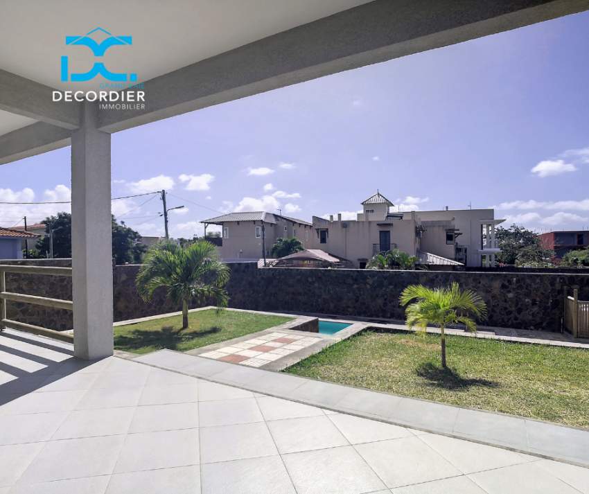 (Ref. MA7-684) Grande maison moderne avec piscine et jardin - 2 - House  on Aster Vender