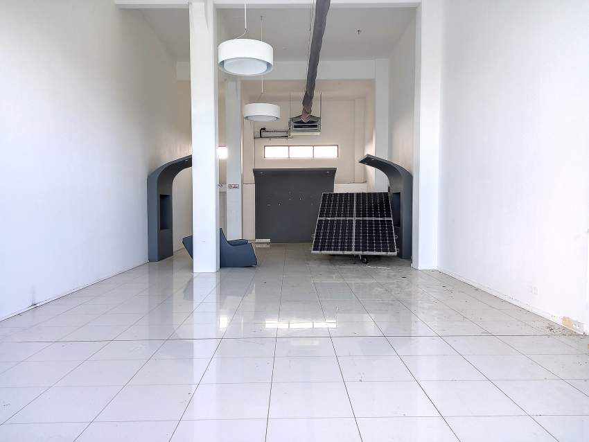 (Ref. MA7-689) Local commercial au bord de l'autoroute - 3 - Commercial Space  on Aster Vender