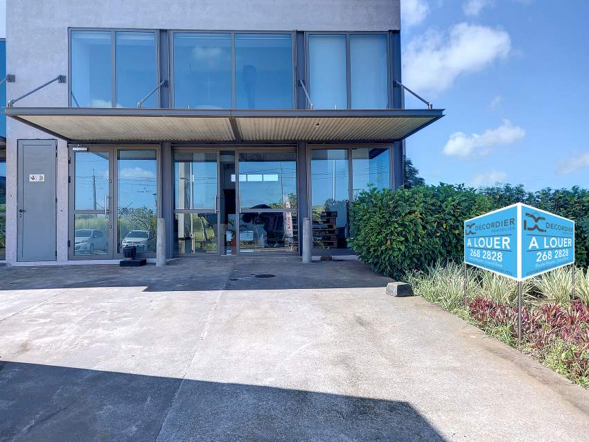 (Ref. MA7-689) Local commercial au bord de l'autoroute - 0 - Commercial Space  on Aster Vender