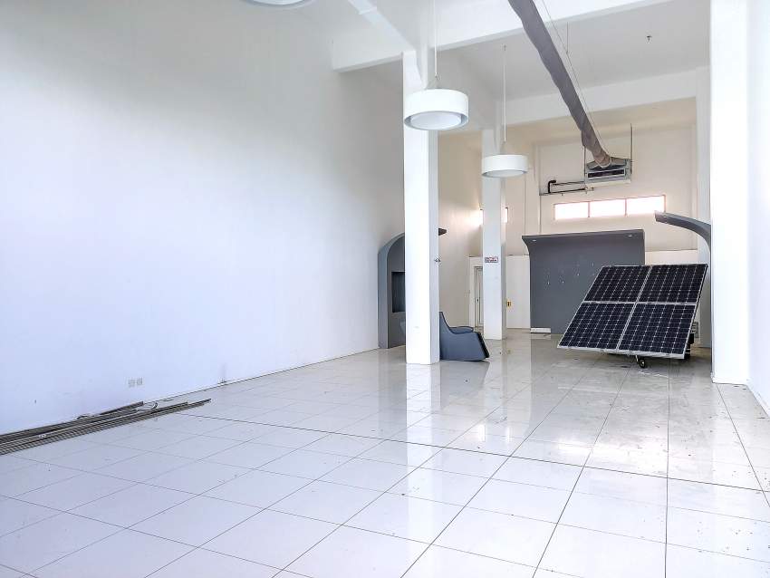 (Ref. MA7-689) Local commercial au bord de l'autoroute - 2 - Commercial Space  on Aster Vender