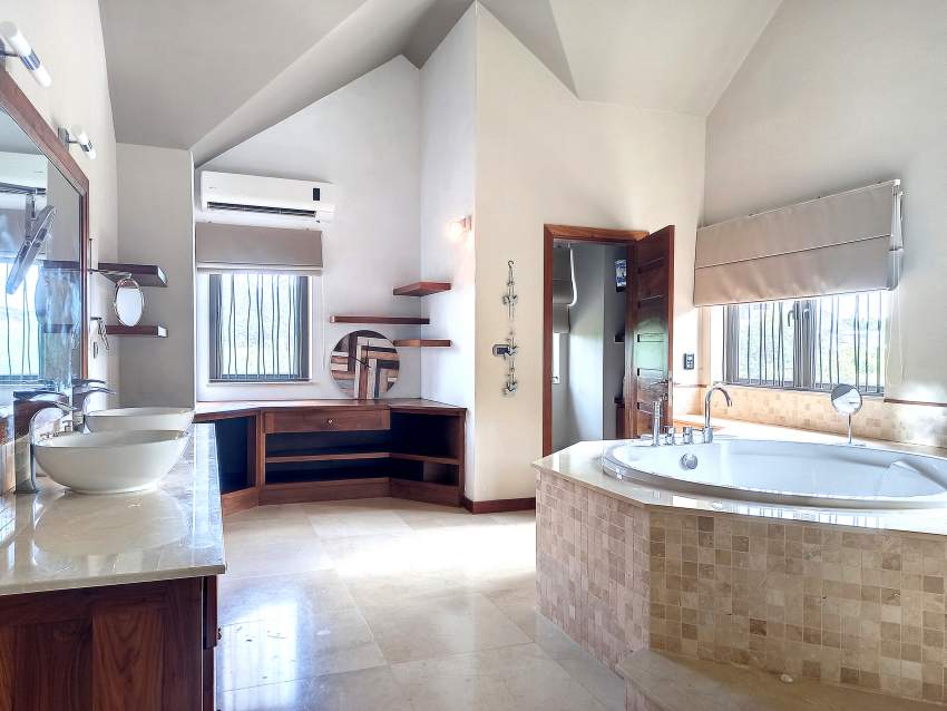 (Ref. MA7-699) Grande maison moderne avec piscine et jardin - 9 - House  on Aster Vender