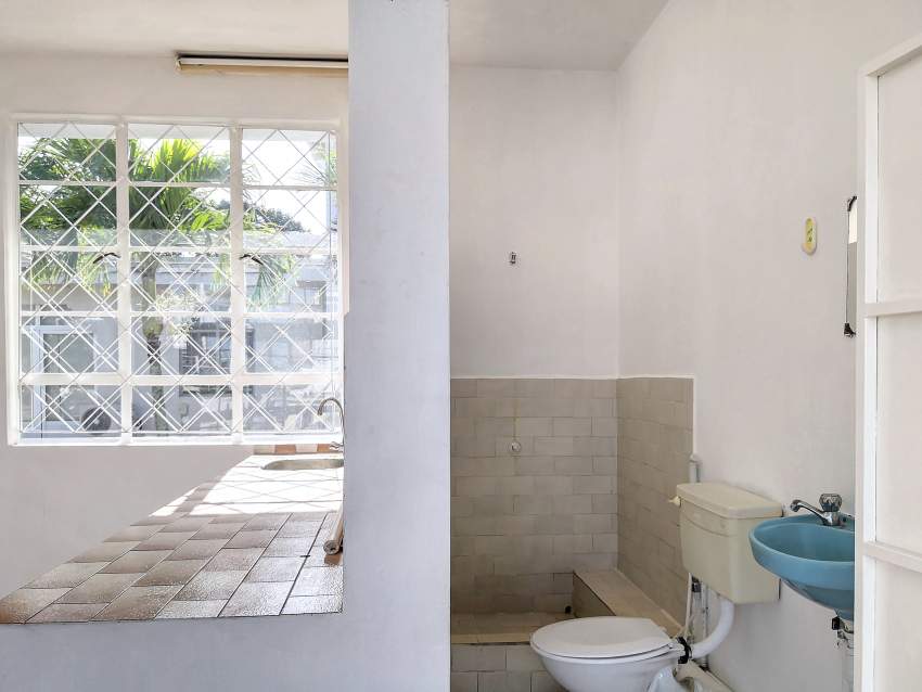 (Ref. MA7-705) Local commercial en face de Grand Baie La Croisette - 4 - Commercial Space  on Aster Vender