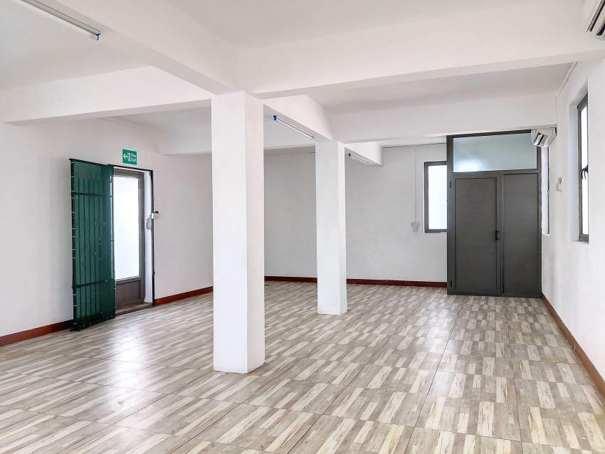 (Ref. MA7-707) Local commercial proche de toutes commodités. - 2 - Commercial Space  on Aster Vender