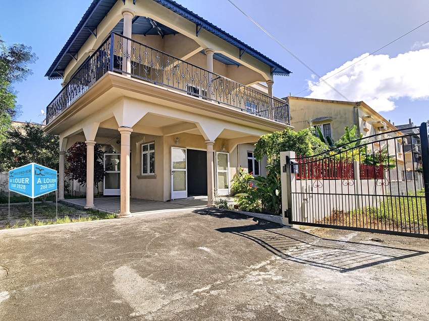 (Ref. MA7-711) Grande maison individuelle avec un beau jardin arboré - 0 - House  on Aster Vender