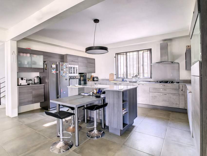 (Ref. MA7-715) Grande maison moderne avec piscine et un grand jardin - 4 - House  on Aster Vender