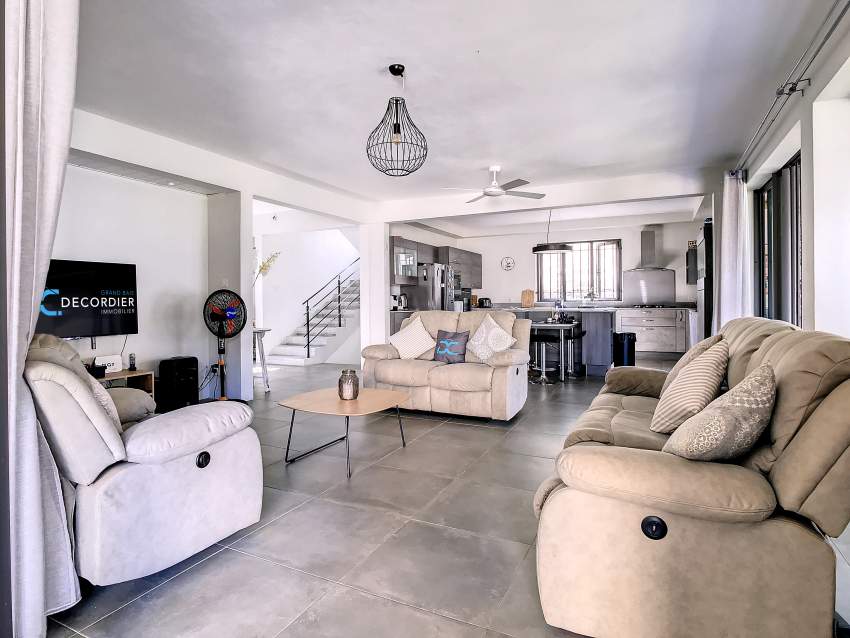 (Ref. MA7-715) Grande maison moderne avec piscine et un grand jardin - 3 - House  on Aster Vender