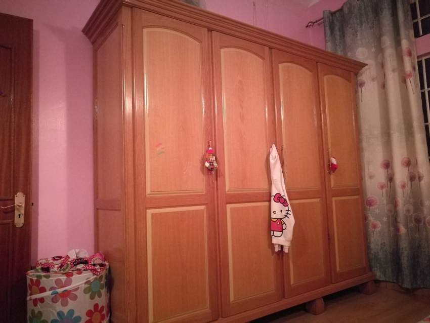 Armoire a Vendre - 0 - Armoires & Dressers  on Aster Vender