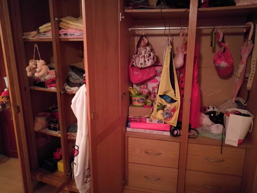 Armoire a Vendre - 1 - Armoires & Dressers  on Aster Vender