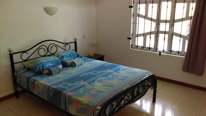 COMPLEXE 4 APPARTEMENTS - 8 CHAMBRES - MEUBLÉ - 4 - House  on Aster Vender