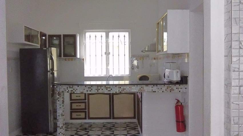 COMPLEXE 4 APPARTEMENTS - 8 CHAMBRES - MEUBLÉ - 7 - House  on Aster Vender