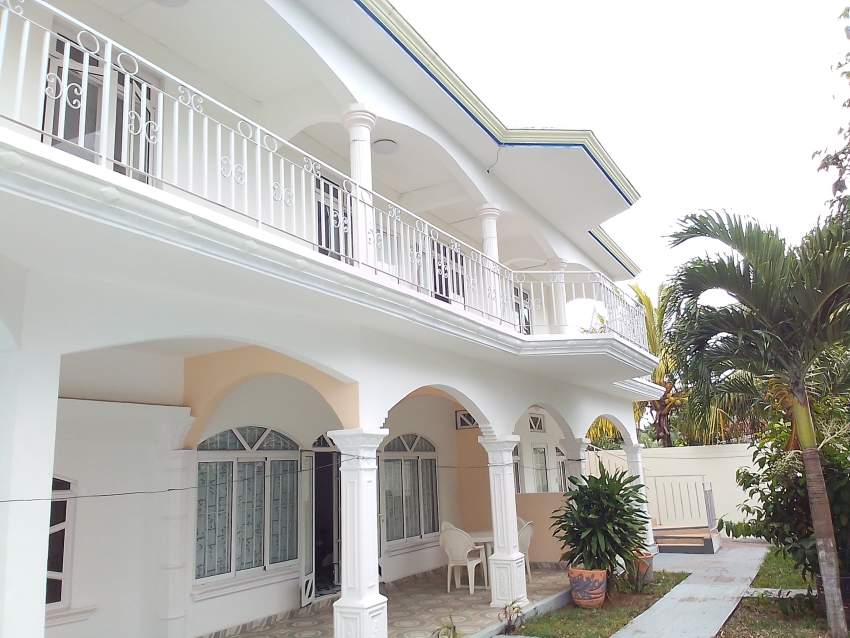 COMPLEXE 4 APPARTEMENTS - 8 CHAMBRES - MEUBLÉ - 0 - House  on Aster Vender