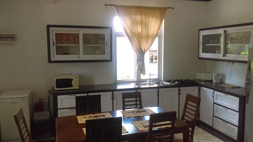 COMPLEXE 4 APPARTEMENTS - 8 CHAMBRES - MEUBLÉ - 6 - House  on Aster Vender