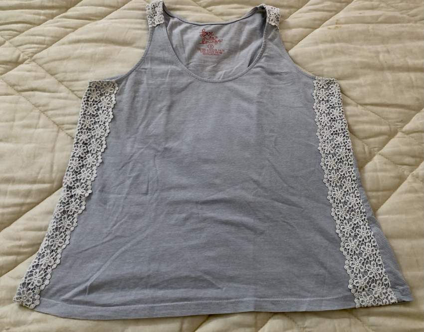 Shirt- tshirt dor sale - 1 - Tops (Women)  on Aster Vender