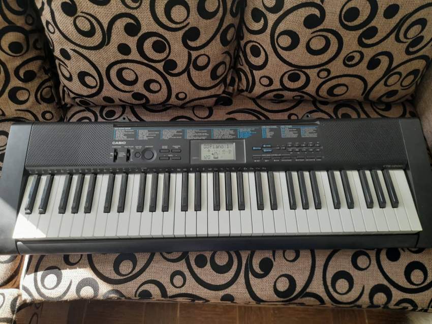 Keyboard Casio CTK1200  Etat  - Piano at AsterVender