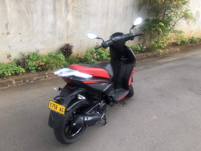 SOLD - APRILIA SR150 BLACK ABS - 2022 - 2000 km - 1 - Scooters (above 50cc)  on Aster Vender