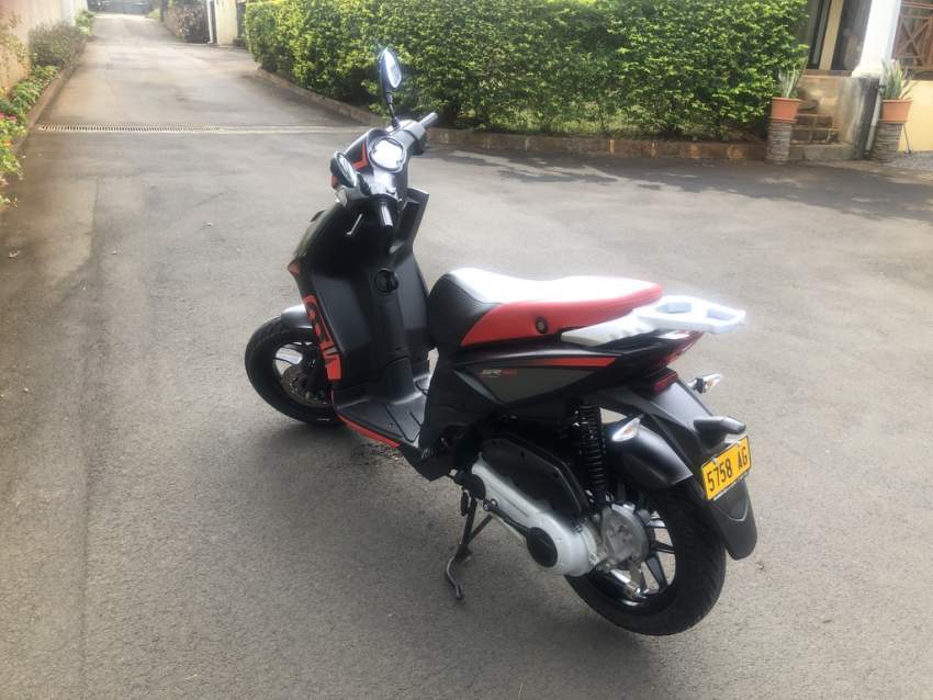 SOLD - APRILIA SR150 BLACK ABS - 2022 - 2000 km - 10 - Scooters (above 50cc)  on Aster Vender