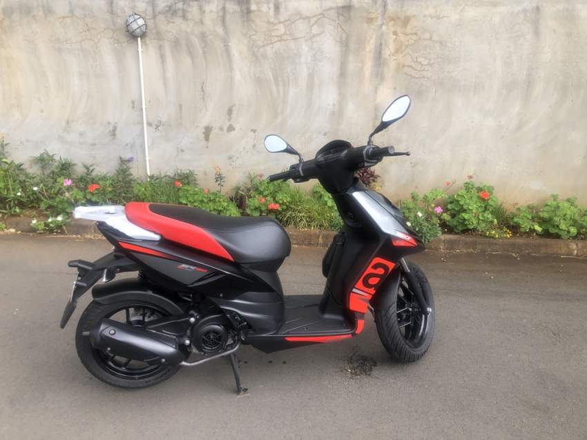SOLD - APRILIA SR150 BLACK ABS - 2022 - 2000 km - 6 - Scooters (above 50cc)  on Aster Vender