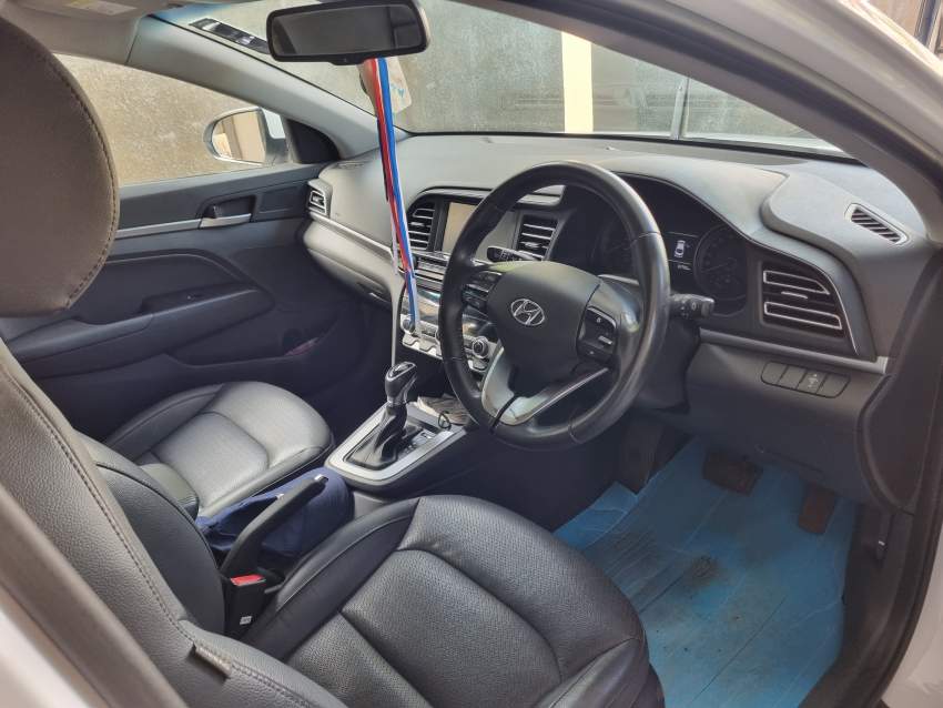Hyundai Elantra - 2 - Family Cars  on Aster Vender