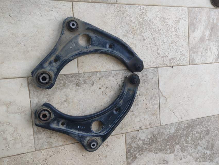 PAIR PLATEAUX SUSPENSION - NISSAN MARCH K13 - 0 - Spare Parts  on Aster Vender