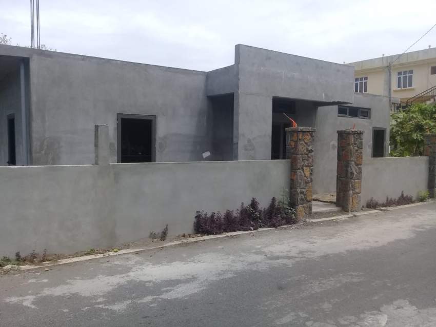 A louer emplacement NEUF à Trou d'eau douce - 1 - Office Space  on Aster Vender