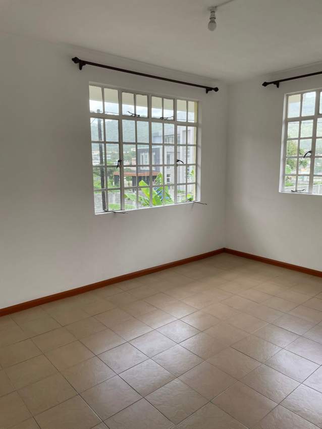 Maison meublée à étage à louer au Ward 4 à la rue Wellington. - 1 - House  on Aster Vender