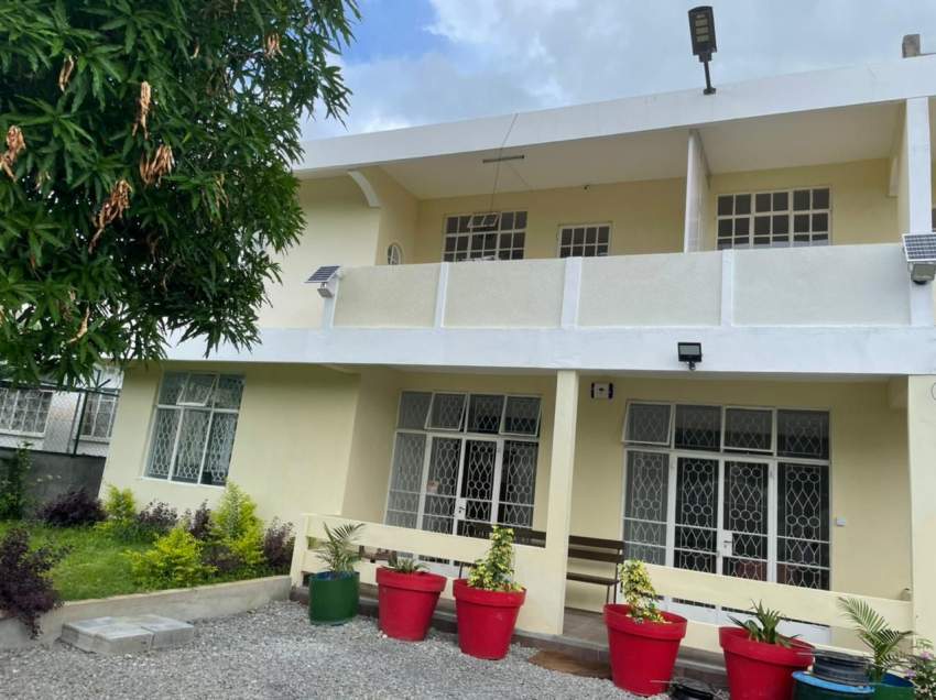 Maison meublée à étage à louer au Ward 4 à la rue Wellington. - 0 - House  on Aster Vender