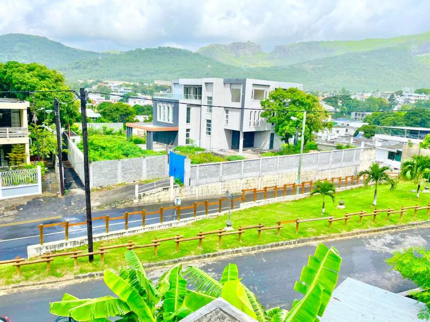 Maison meublée à étage à louer au Ward 4 à la rue Wellington. - 2 - House  on Aster Vender