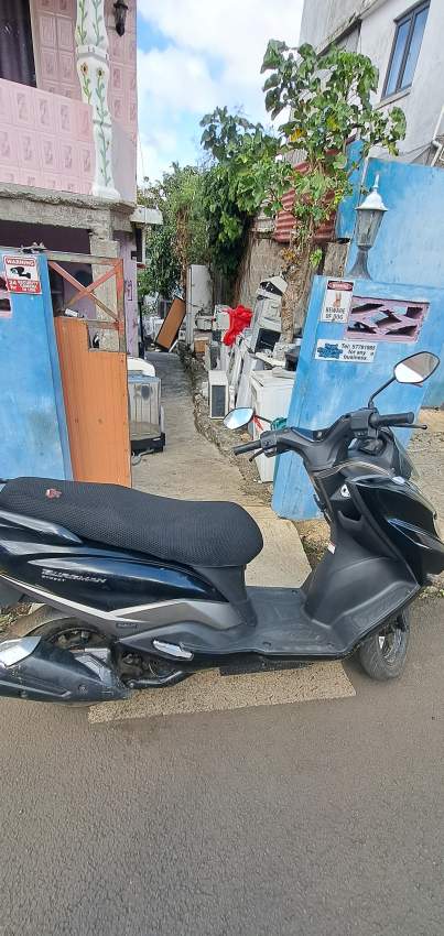 Suzuki scooter 125cc - 3 - Scooters (above 50cc)  on Aster Vender