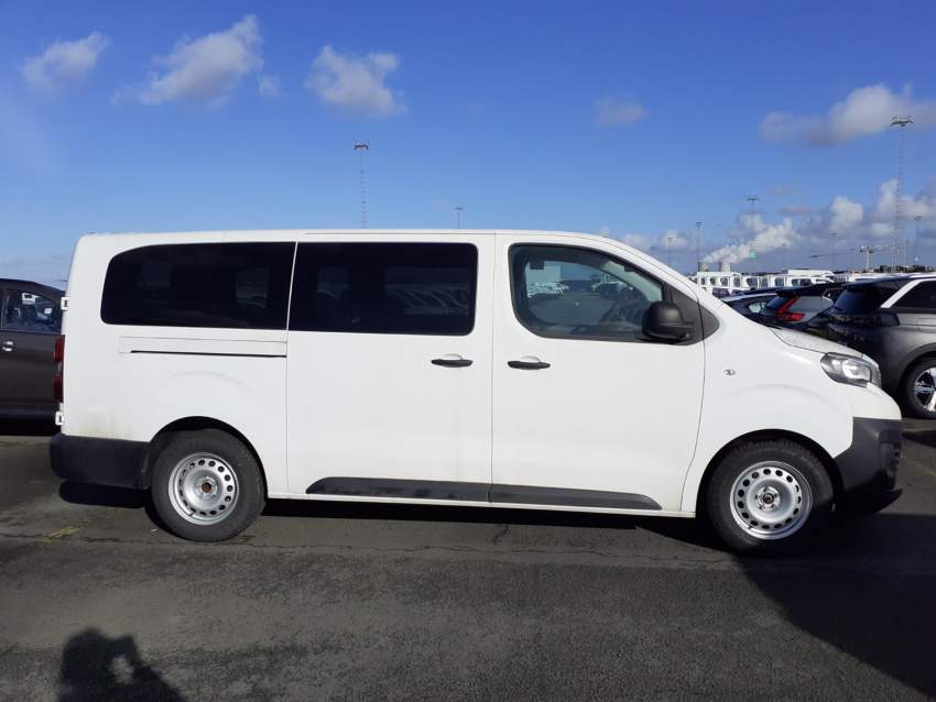 2019 Peugeot Expert used bus - 3 - Coaches (luxury bus)  on Aster Vender