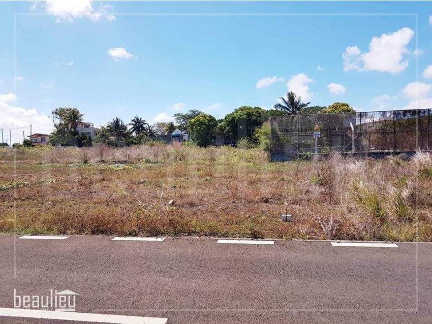 7 Perches  Residential land, Morcellement VRS, Poudre D’or Hamlet  - 1 - Land  on Aster Vender