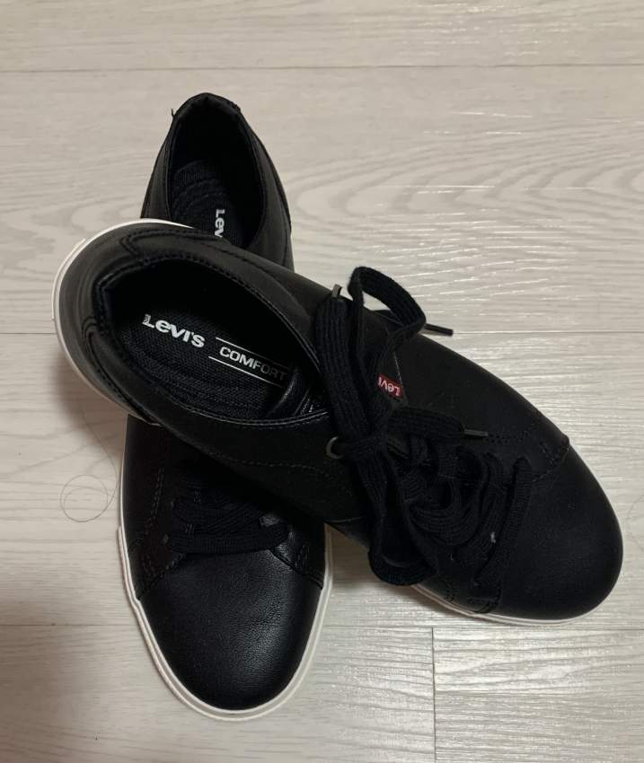 Authentic black Levi’s sneakers  - 1 - Sneakers  on Aster Vender