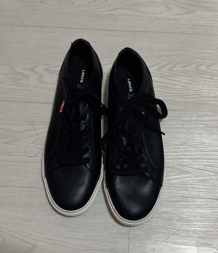 Authentic black Levi’s sneakers  - 0 - Sneakers  on Aster Vender